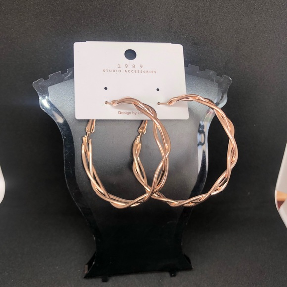 Earrings - Picture 6 of 8